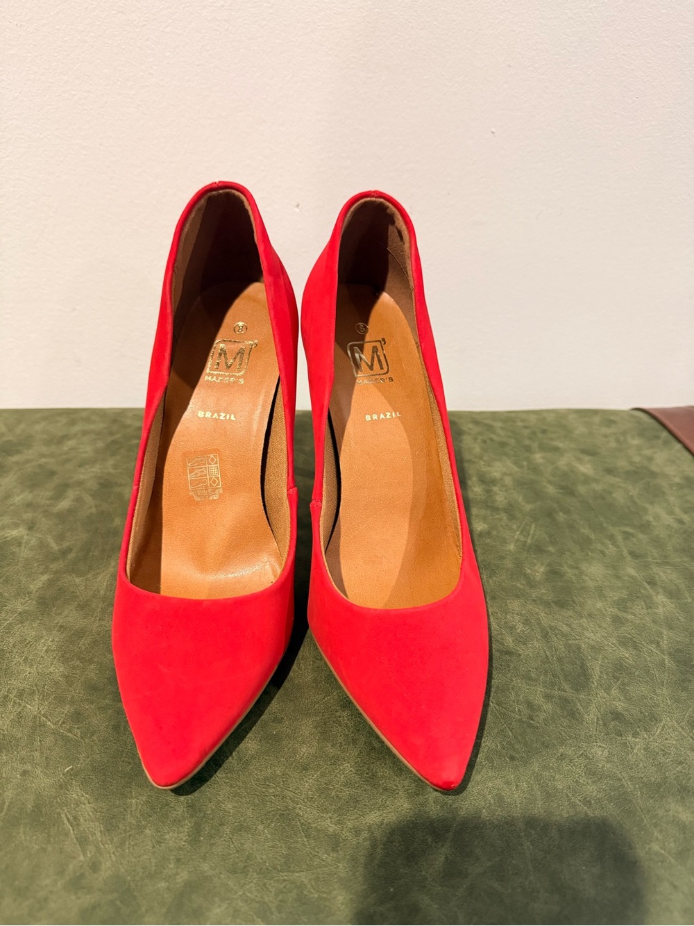 Classic Red Pointed-Toe High Heels - Picture 3 of 7